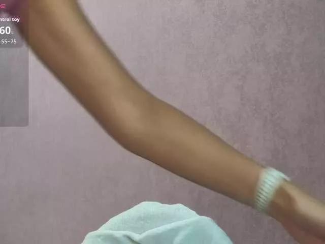 Offline Alenaa on BongaCams