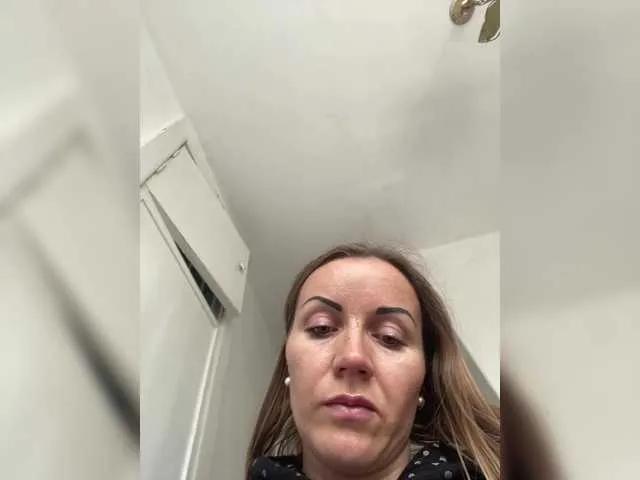 Offline Alenushka888 on BongaCams