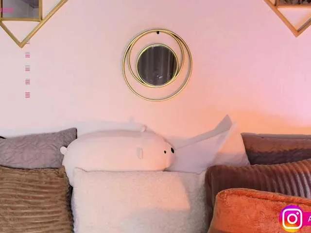 Offline Aliceowenn on BongaCams