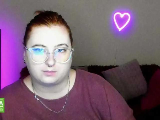 Freechat Aliciaredluv on BongaCams