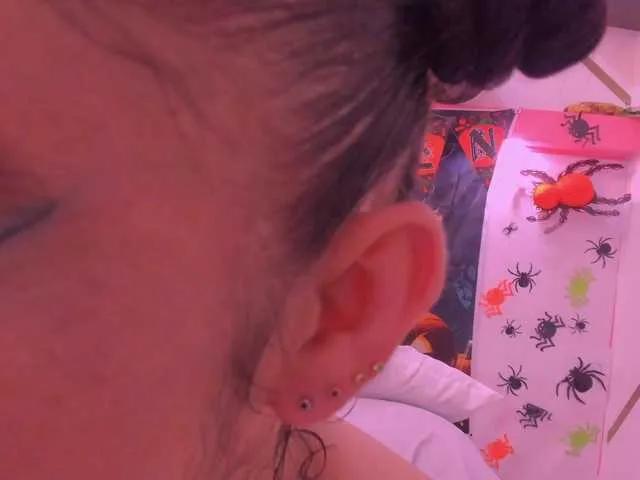 Offline charlotte-111 on BongaCams