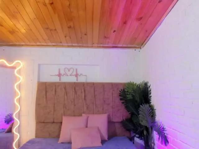 Offline Chiara-tay on BongaCams