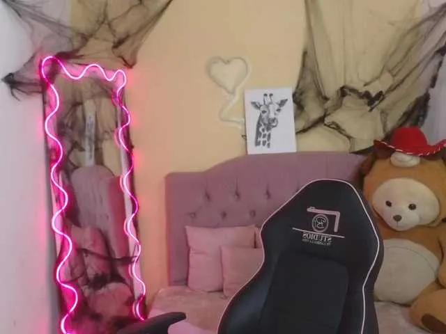 Offline Chiara-tay on BongaCams