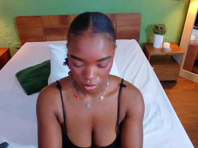 Freechat Chocolatte-dreams on BongaCams