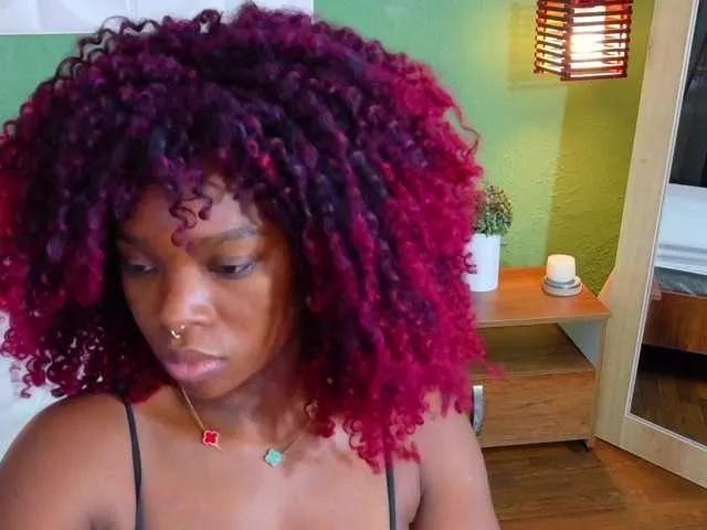 Freechat Chocolatte-dreams on BongaCams