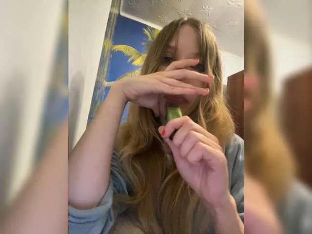 Offline Emmalove13 on BongaCams