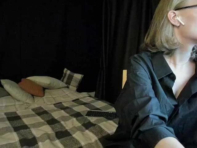 Offline eva-adamova on BongaCams