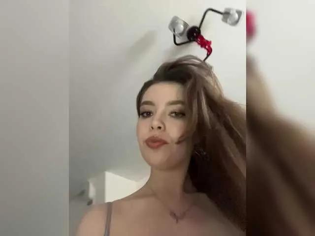 Offline LadyEmily on BongaCams