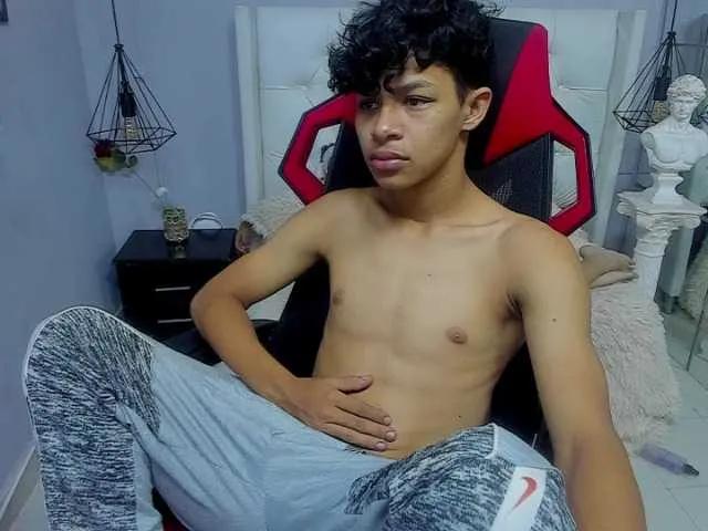 Offline leslieanddrako on BongaCams