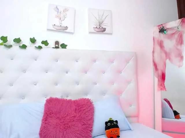 Offline littleslut1 on BongaCams