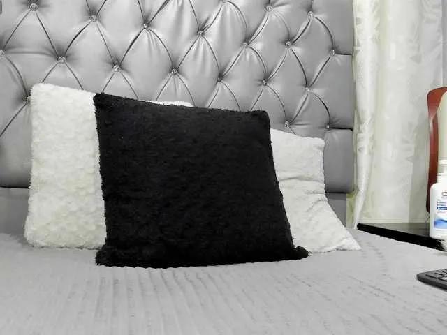 Offline lunaeva23 on BongaCams