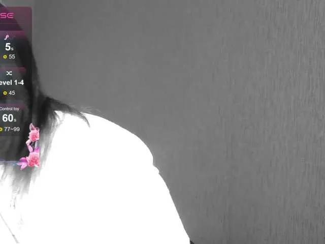 Offline MagicalLouu on BongaCams