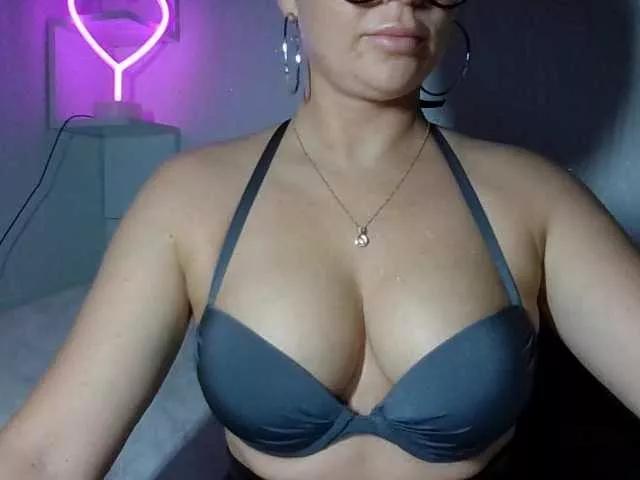 Offline MegannMay on BongaCams