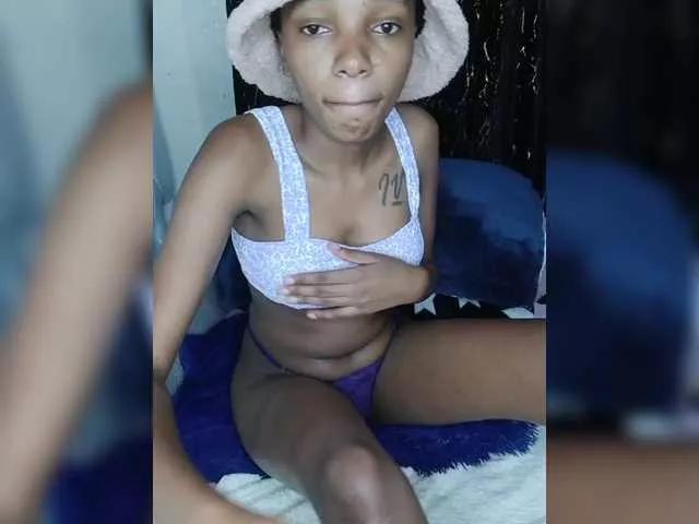 Freechat Petitegoddess on BongaCams