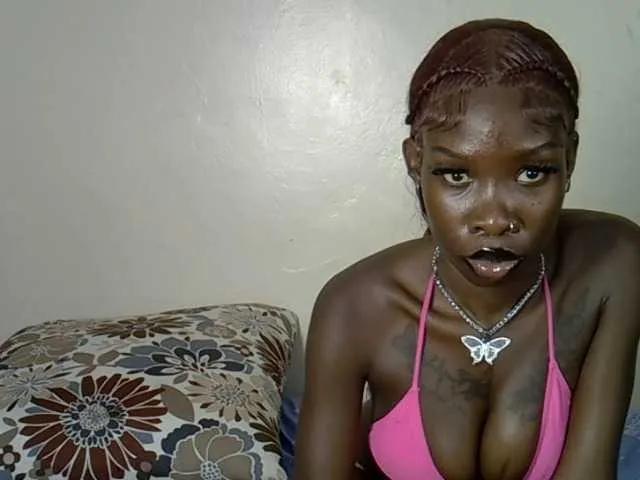 Freechat Petitelunar on BongaCams