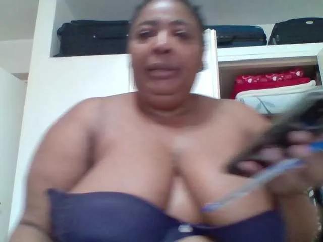 Offline pussylips53 on BongaCams