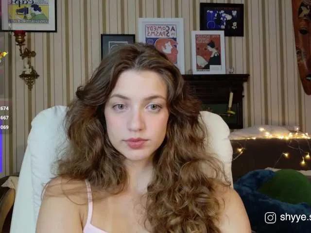 sarahsupershy on BongaCams 