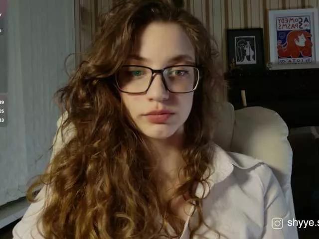 sarahsupershy on BongaCams 