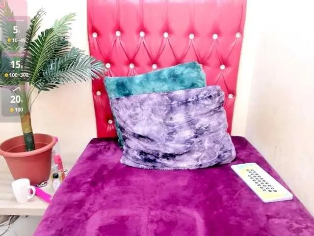 Freechat strawberrylips on BongaCams