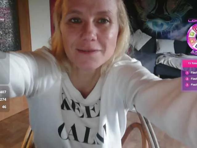 Offline xcyola on BongaCams