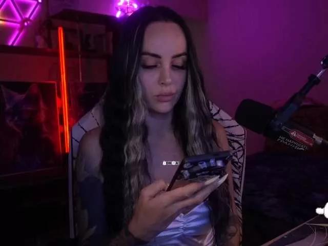 Offline your-red-wine on BongaCams