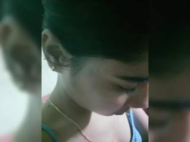 Offline YourAadhya on BongaCams