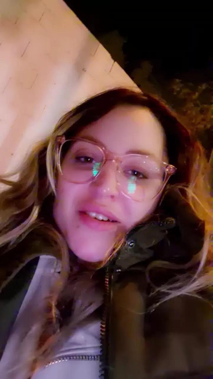 Offline 18Pomposita on Cam4