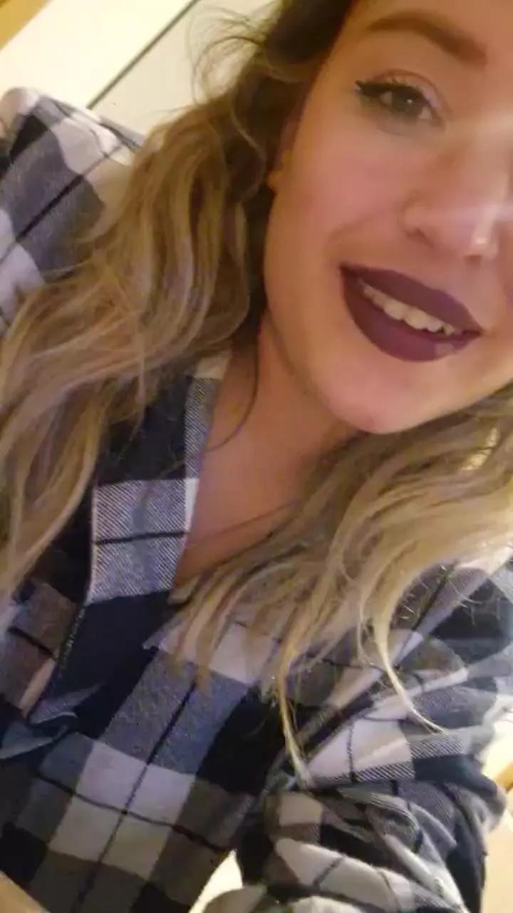 Offline 18Pomposita on Cam4