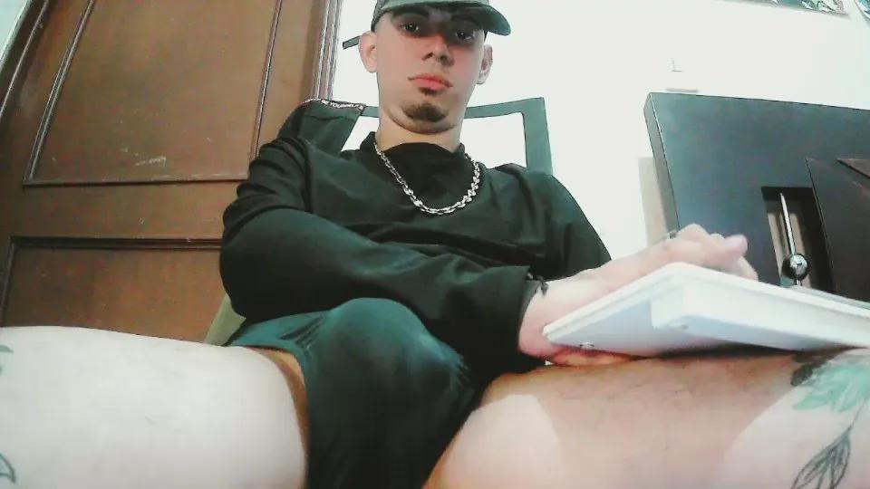 Offline 2lobo on Cam4