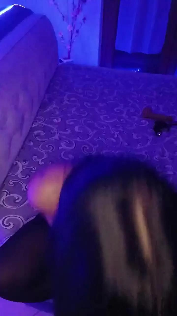 Offline Adelaide986 on Cam4