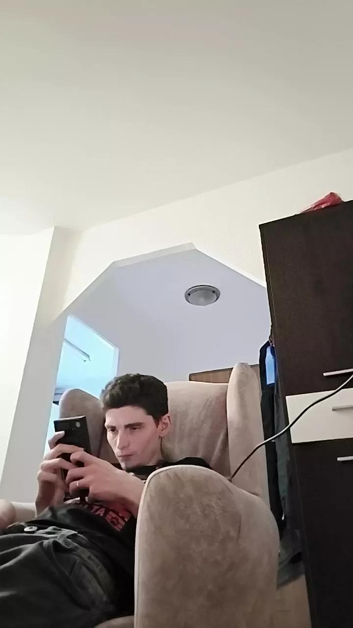 Offline albertillo2 on Cam4