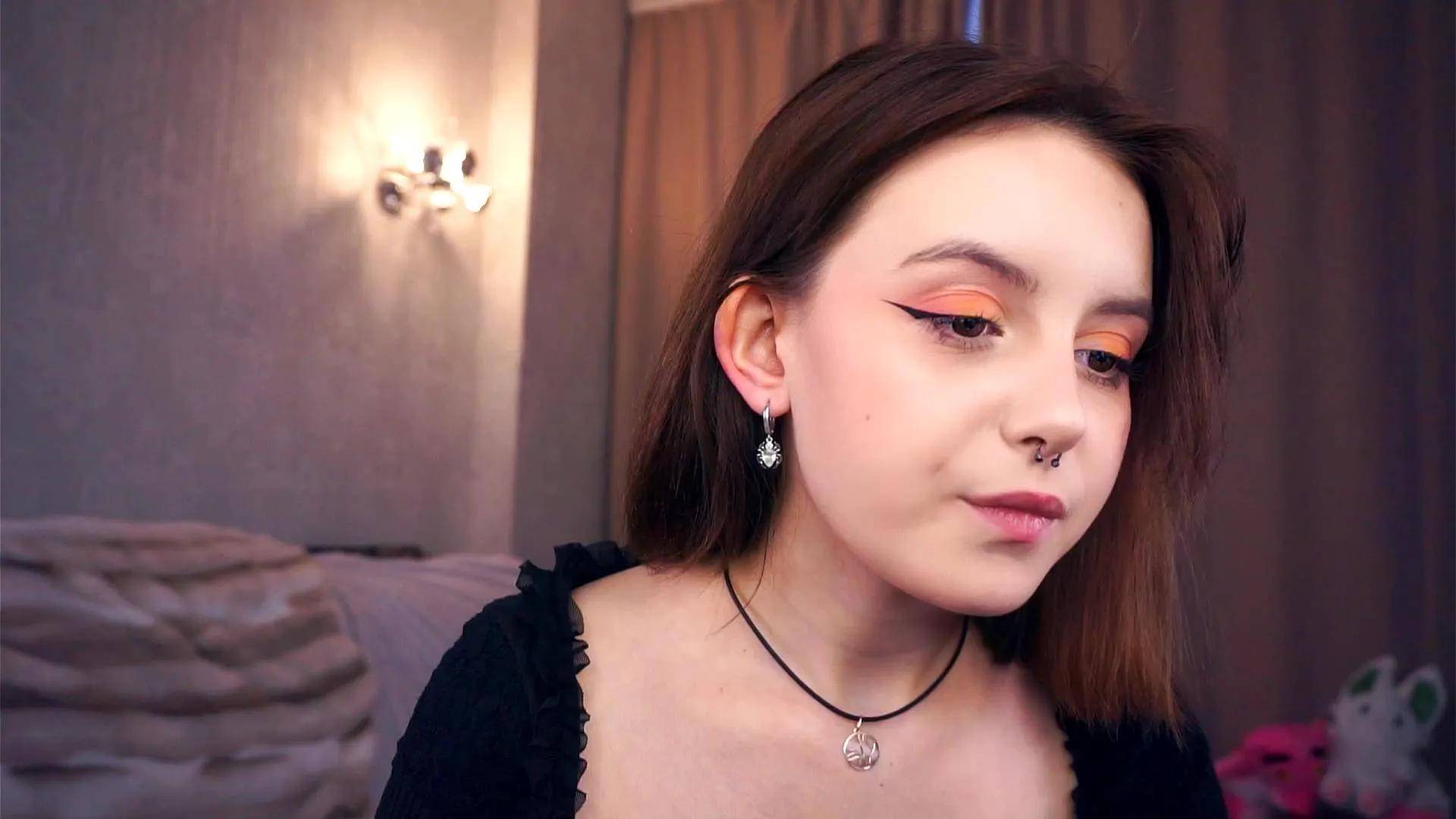 Offline AlodieCoey on Cam4