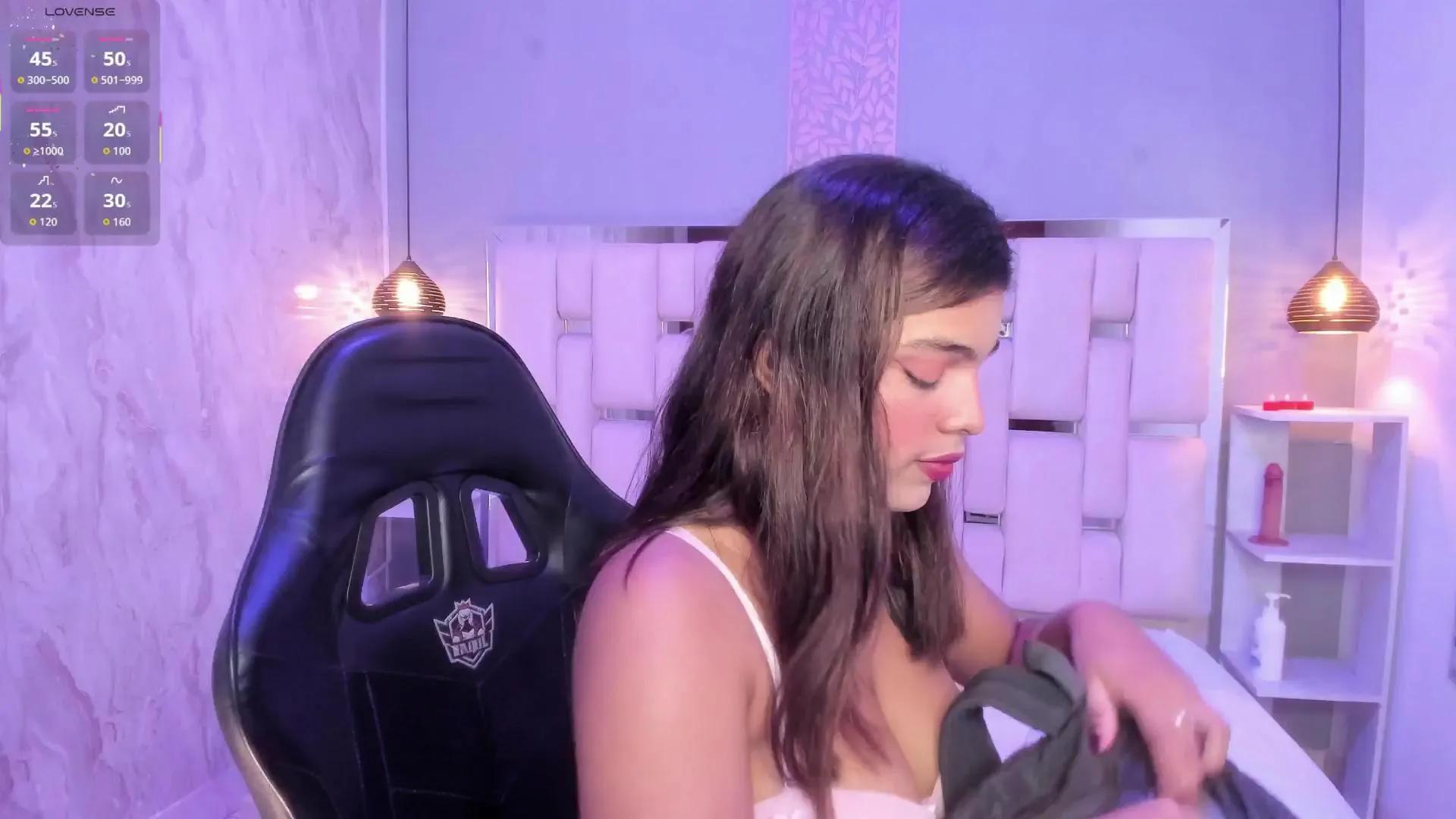 Offline AmyEvan on Cam4