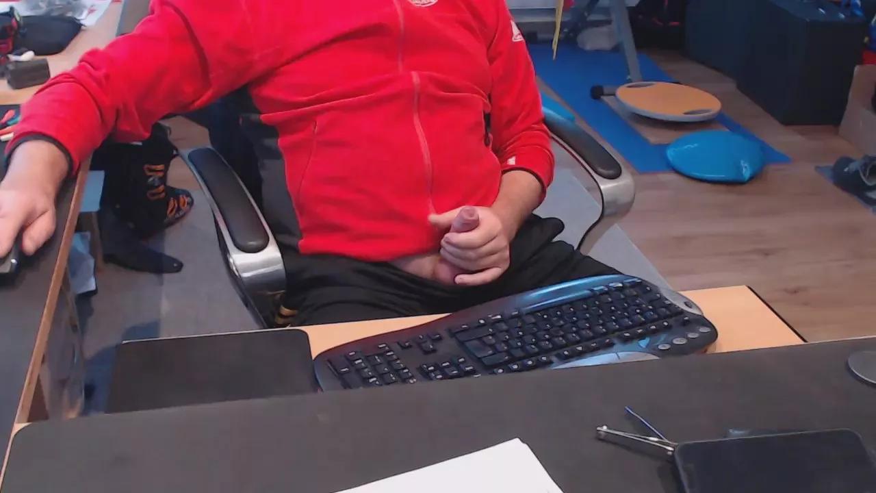 Offline armgai70 on Cam4