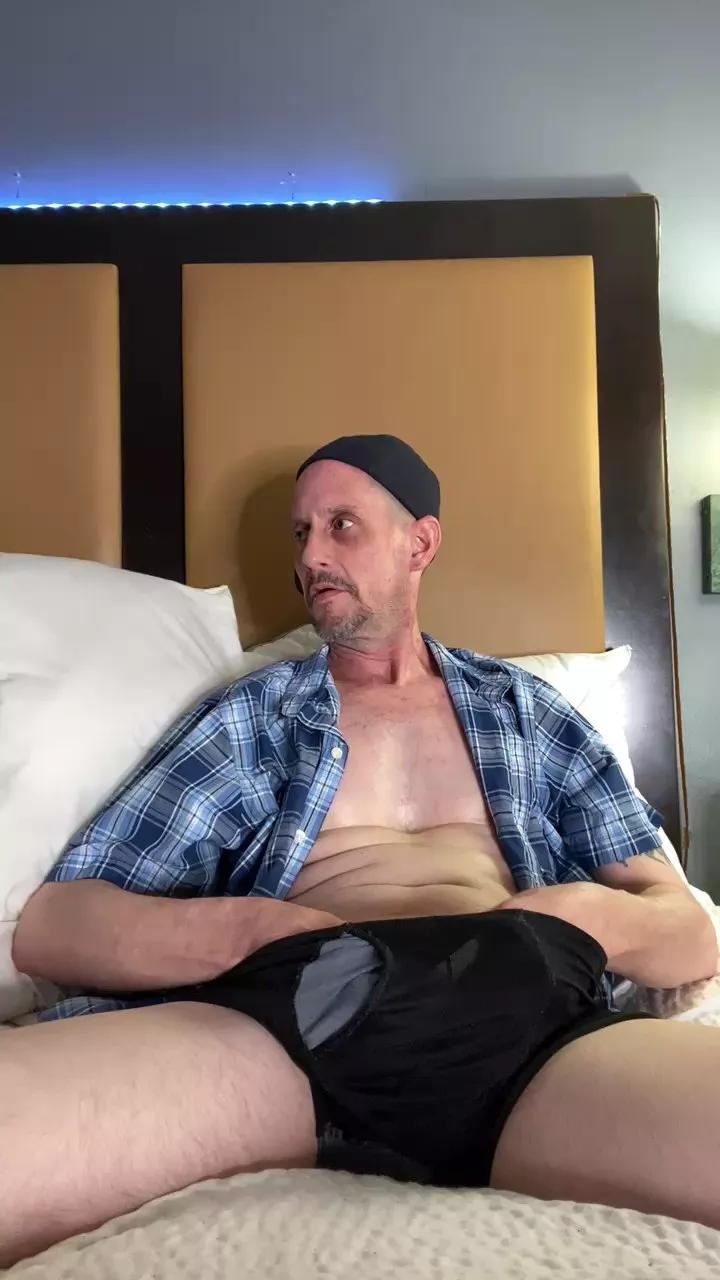 Offline bigdickbuzzy on Cam4