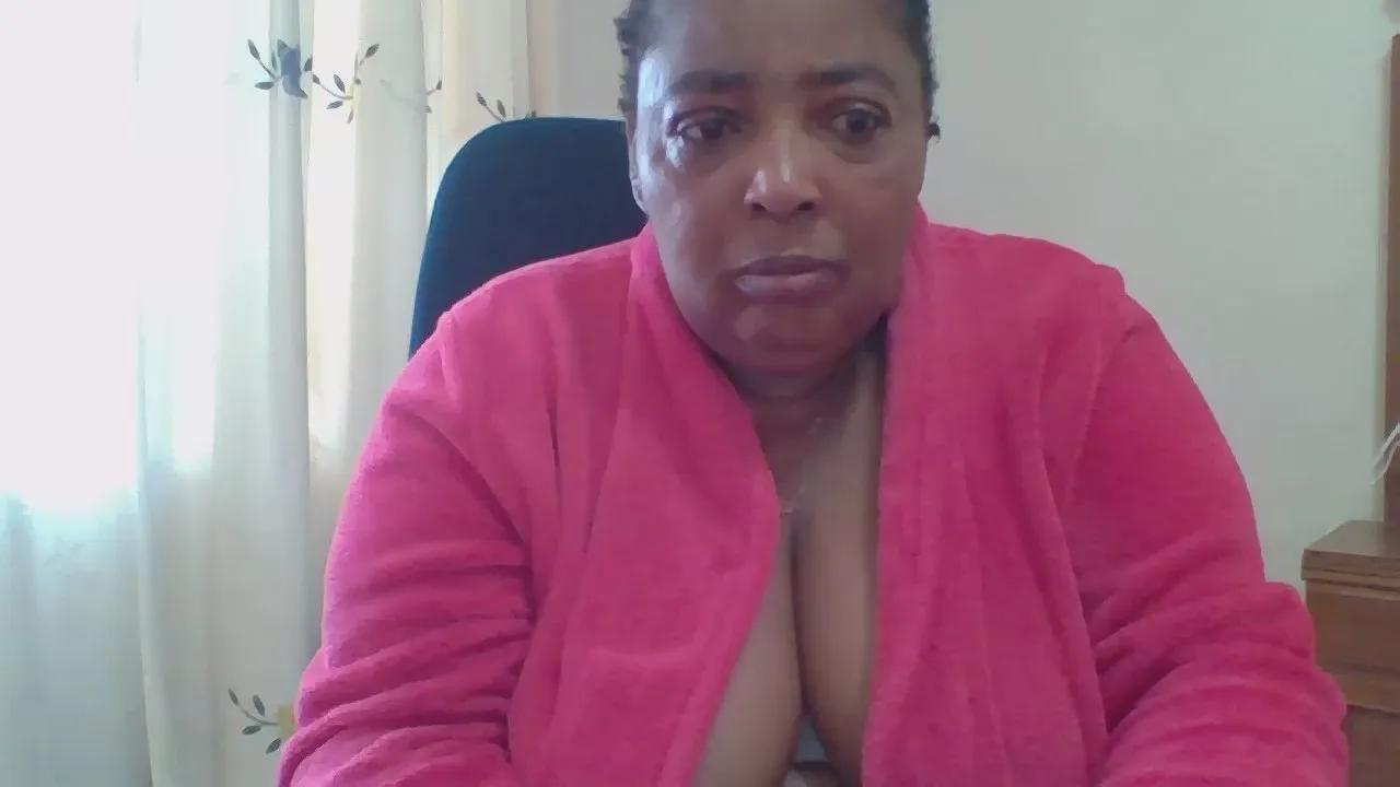 Offline bigpussylipsx53 on Cam4