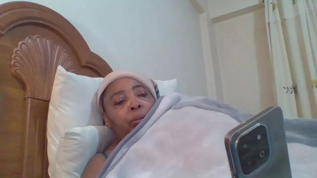 Offline bigpussylipsx53 on Cam4