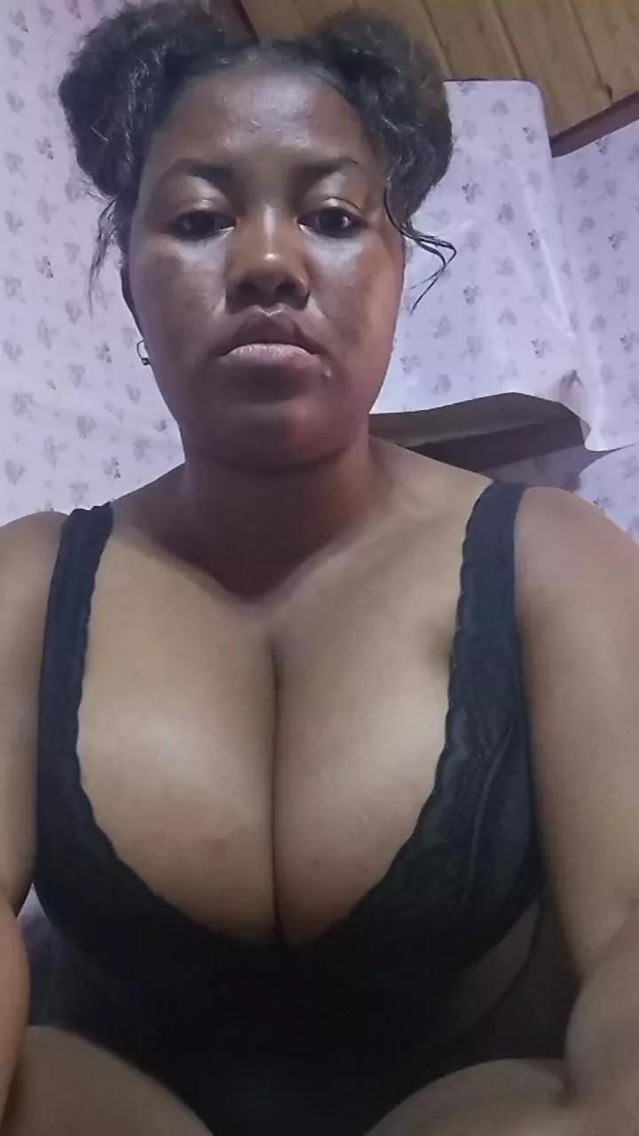 Offline blackhoney_fun on Cam4