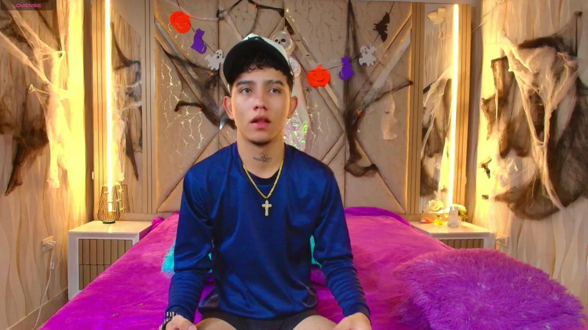 Offline BoySlim2025 on Cam4