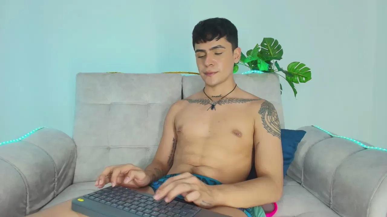 Offline CamiiGuzman on Cam4