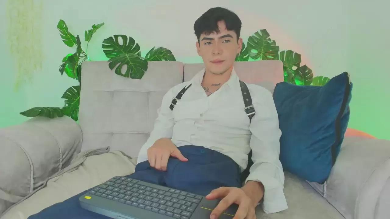 Offline CamiiGuzman on Cam4