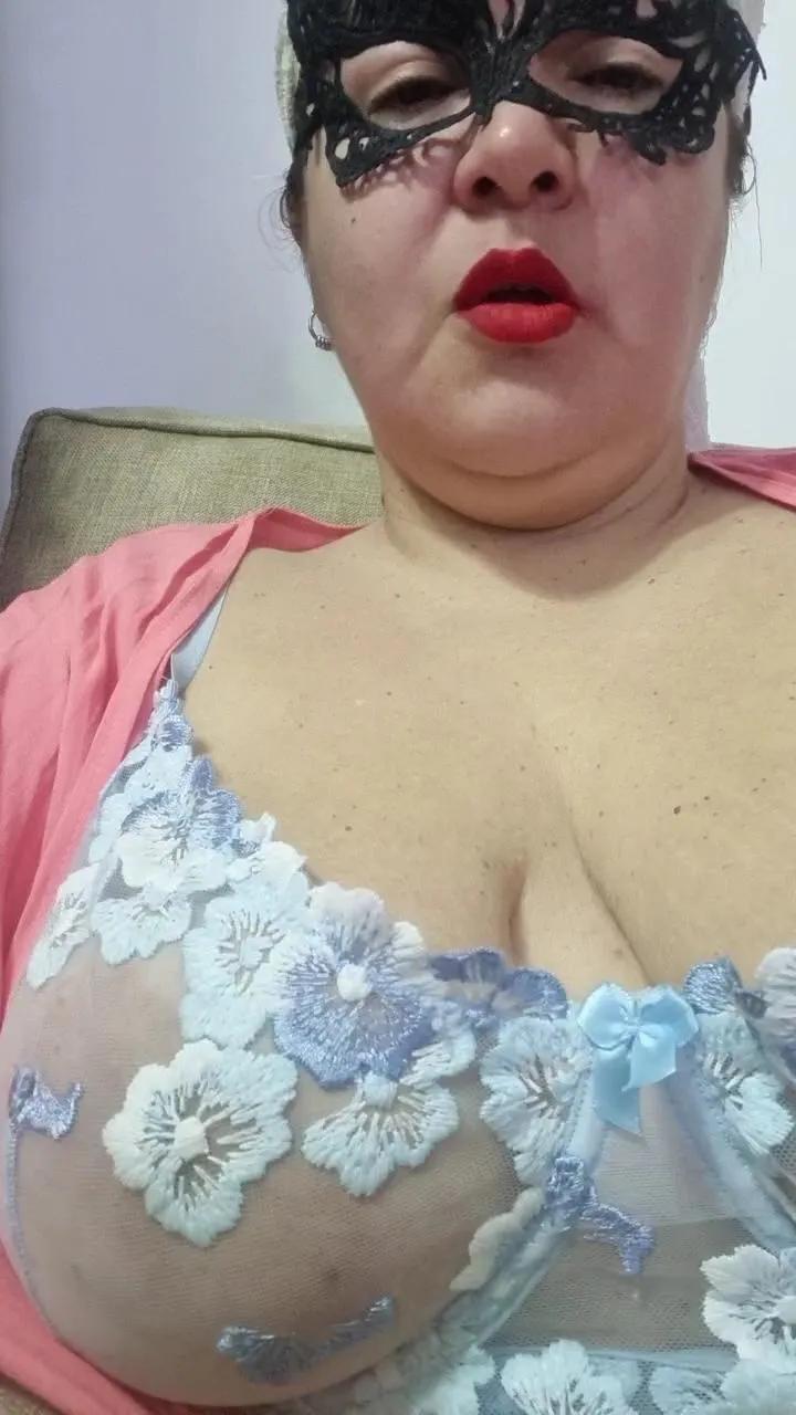 Offline Cande_h on Cam4