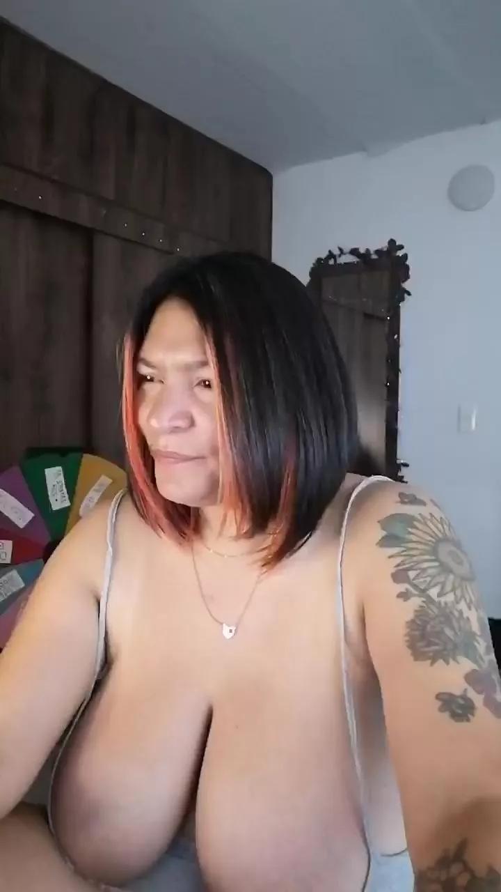 Offline CrazyMom69 on Cam4