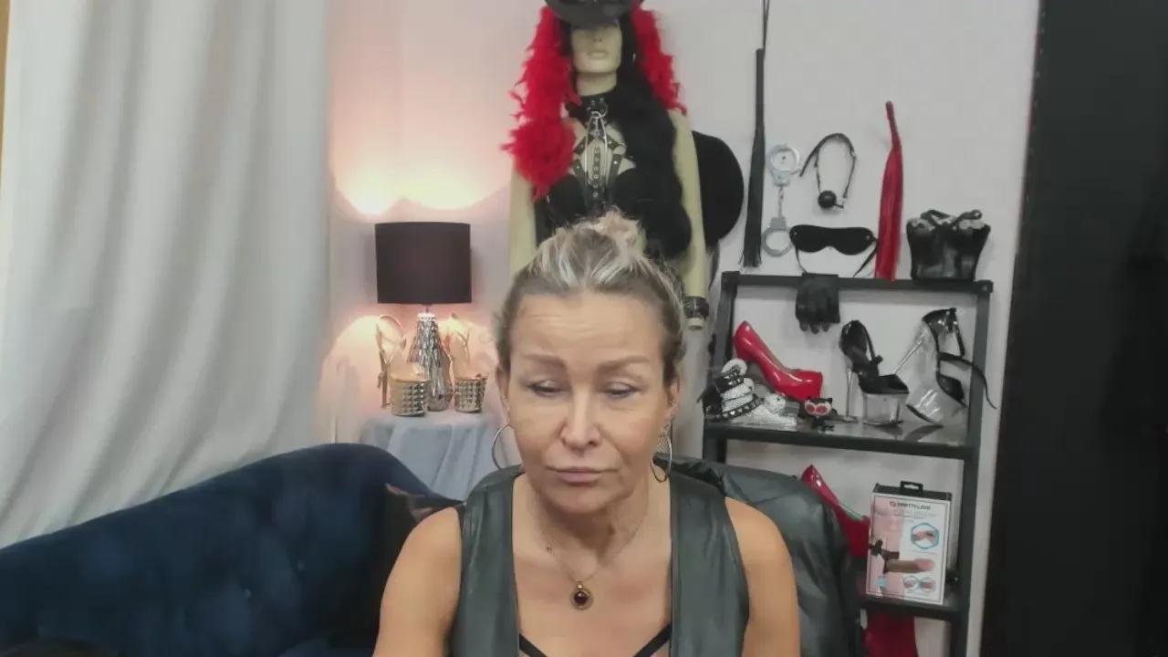 Offline crystal__xxx on Cam4