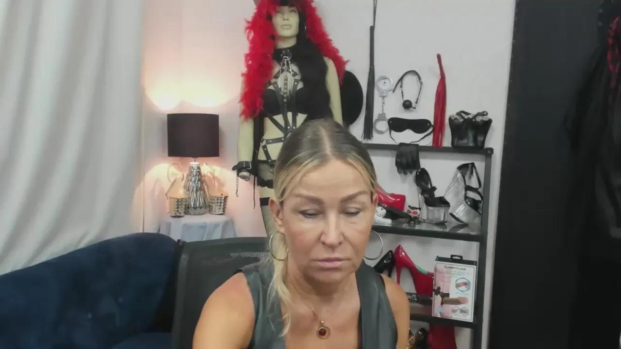 Offline crystal__xxx on Cam4