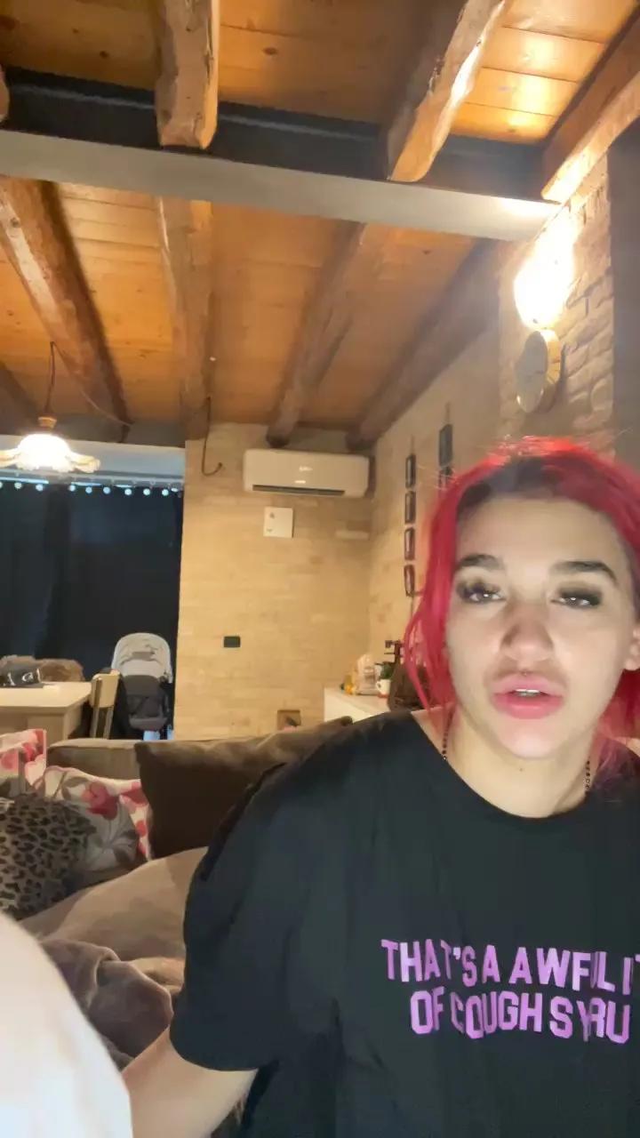 Offline dollyredyxx on Cam4