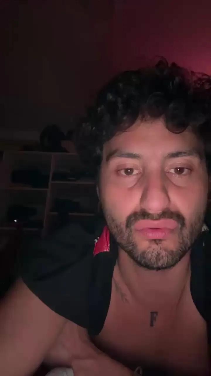 Offline dosversa22 on Cam4