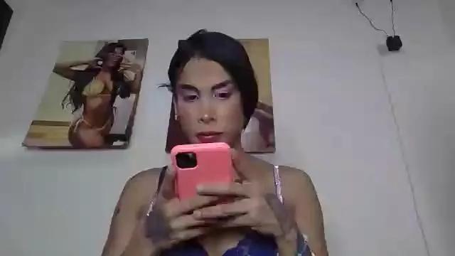 Offline EMMILY_USUGA1 on Cam4