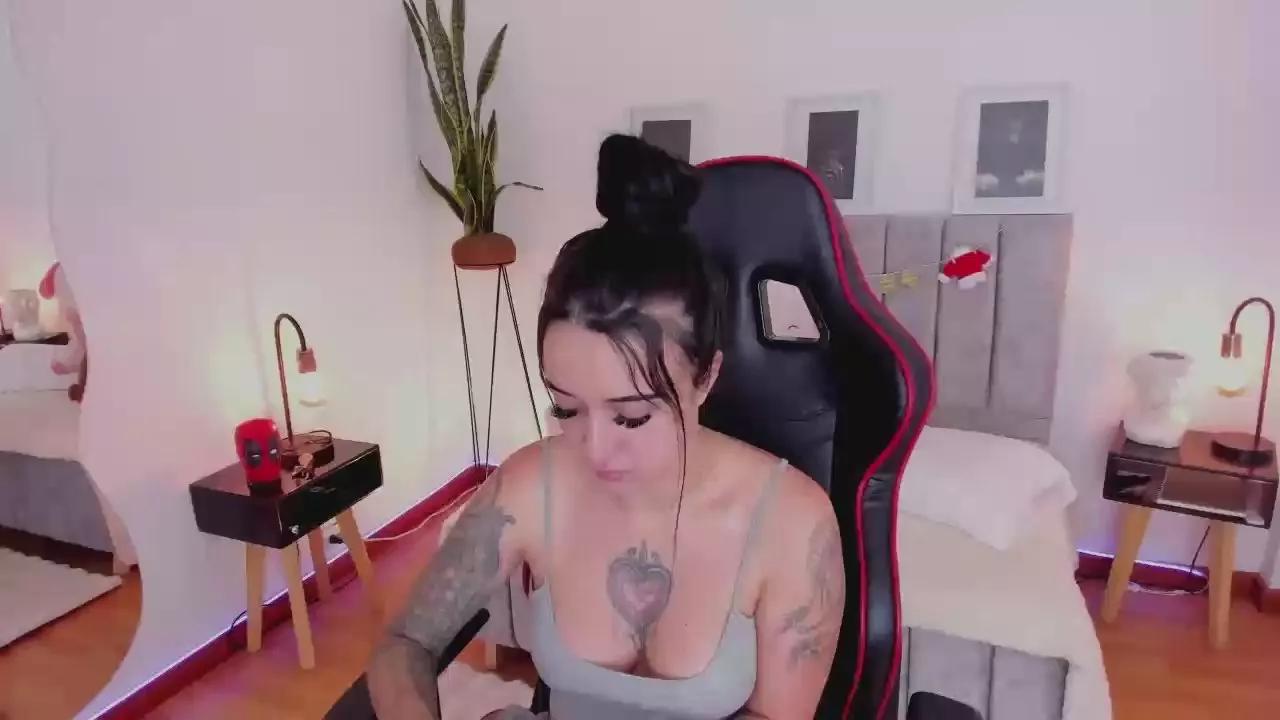 Offline EmmyEvans on Cam4