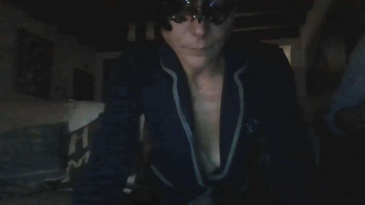 Offline ErotiKat on Cam4